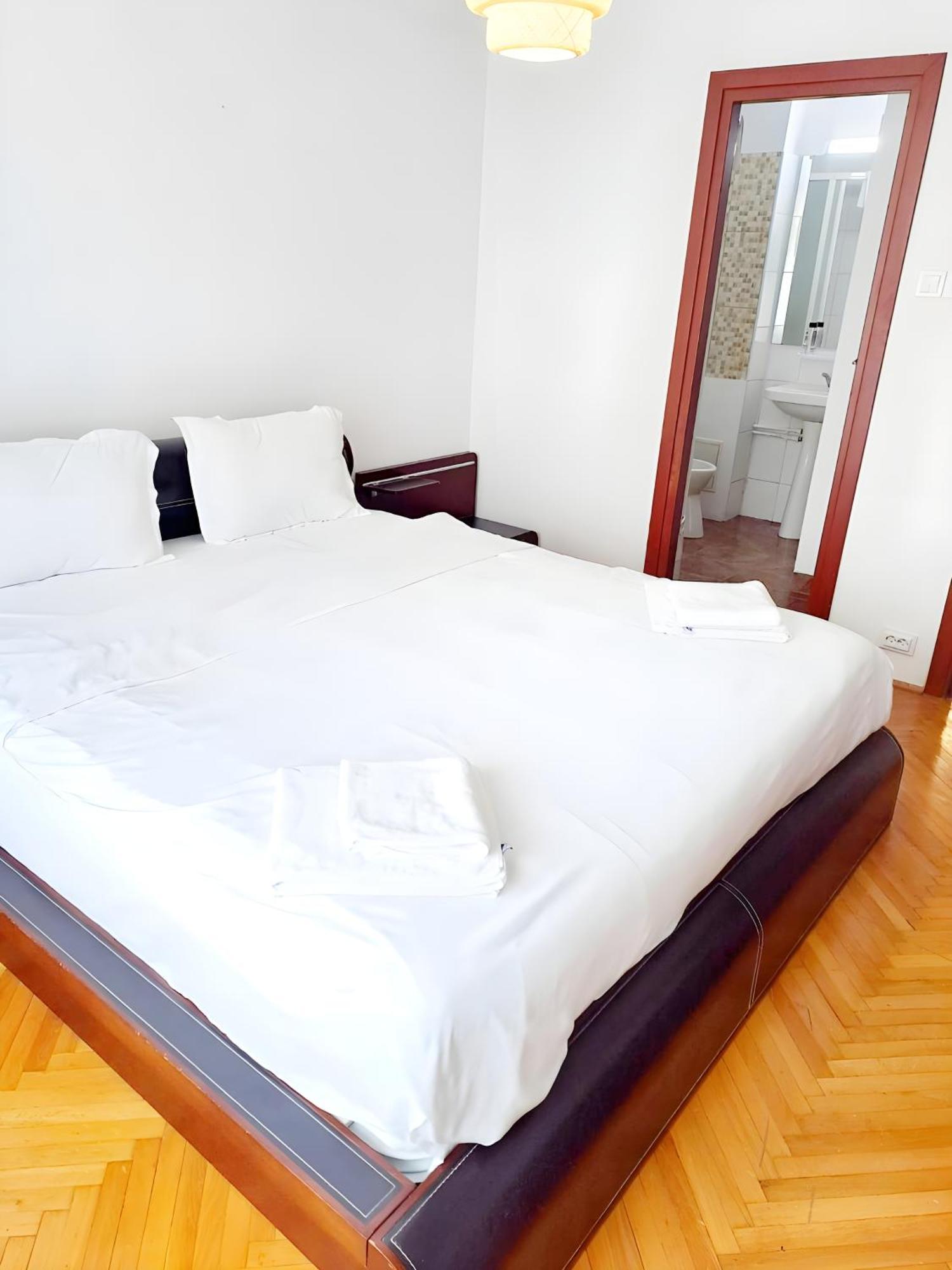 Tranquil Unirii Residence - Elegant & Spacious Living With Parking Steps From Parliament 布加勒斯特 外观 照片